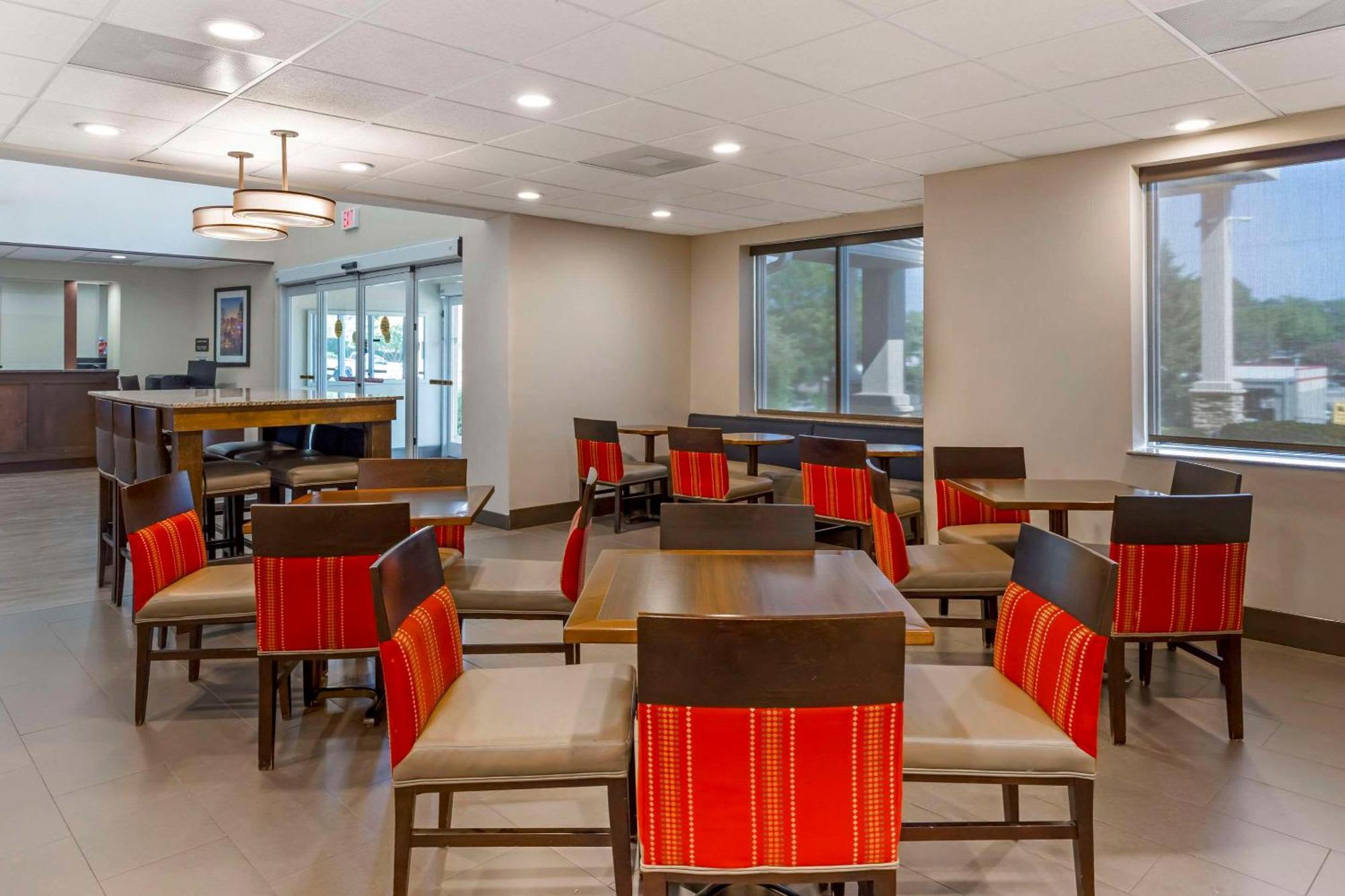 Comfort Suites Raleigh Walnut Creek Exterior photo