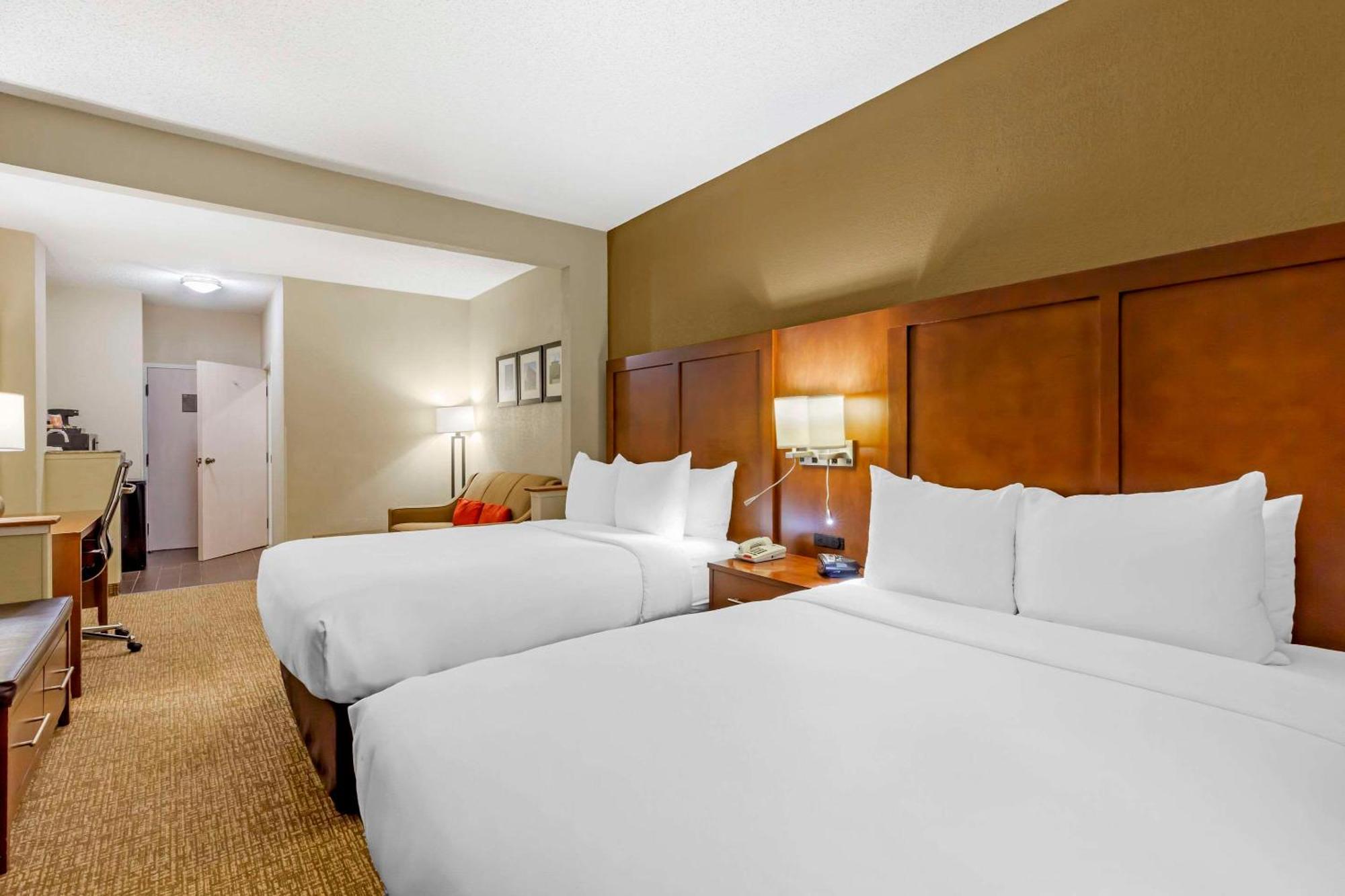 Comfort Suites Raleigh Walnut Creek Exterior photo