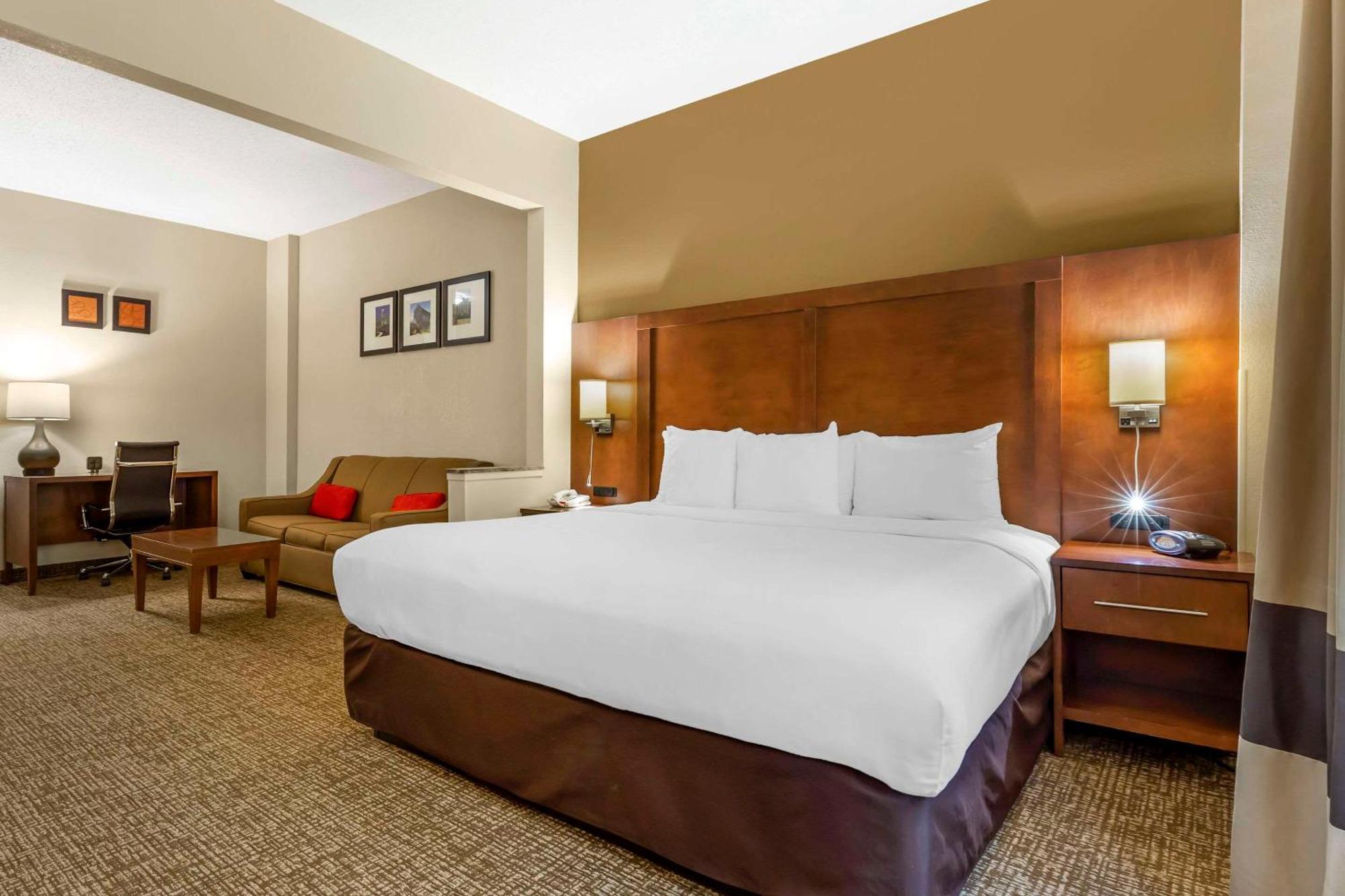 Comfort Suites Raleigh Walnut Creek Exterior photo