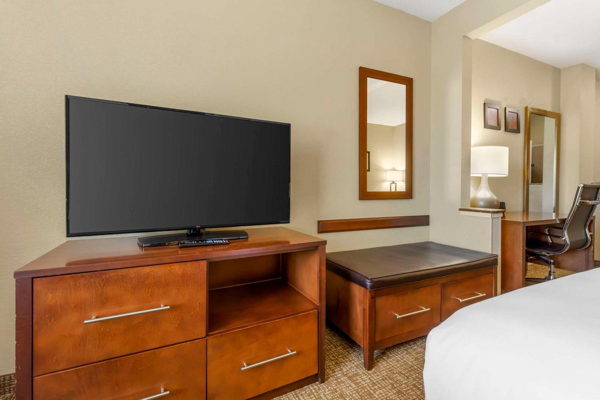 Comfort Suites Raleigh Walnut Creek Exterior photo