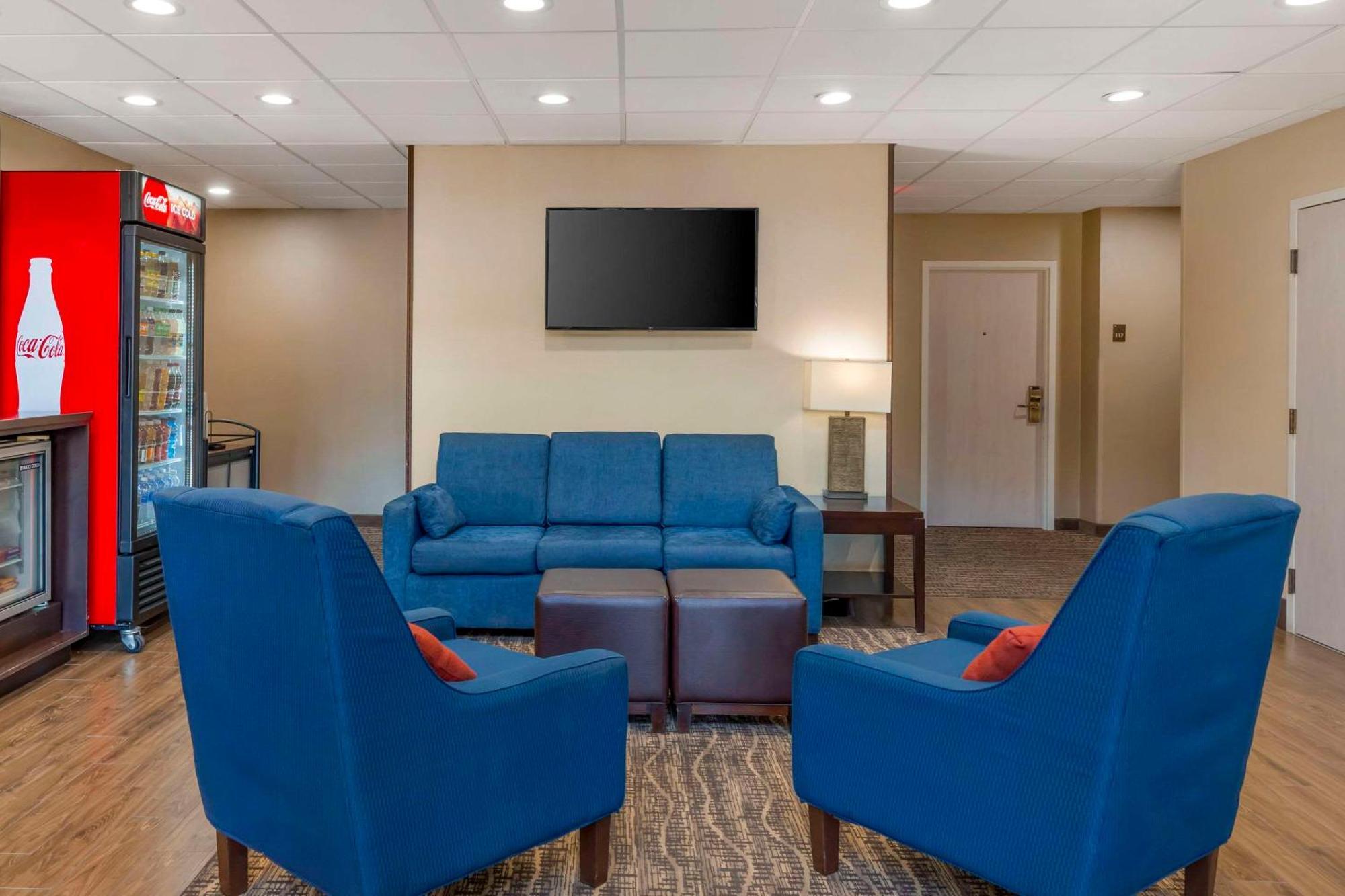 Comfort Suites Raleigh Walnut Creek Exterior photo