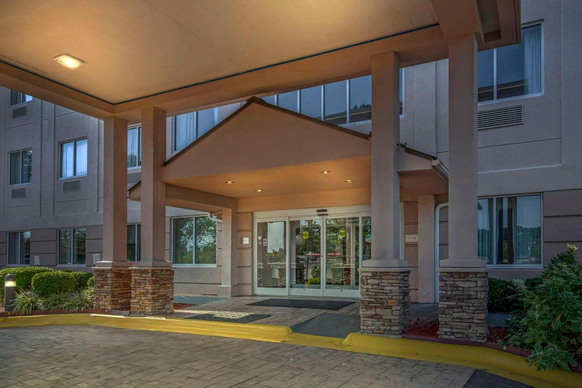 Comfort Suites Raleigh Walnut Creek Exterior photo